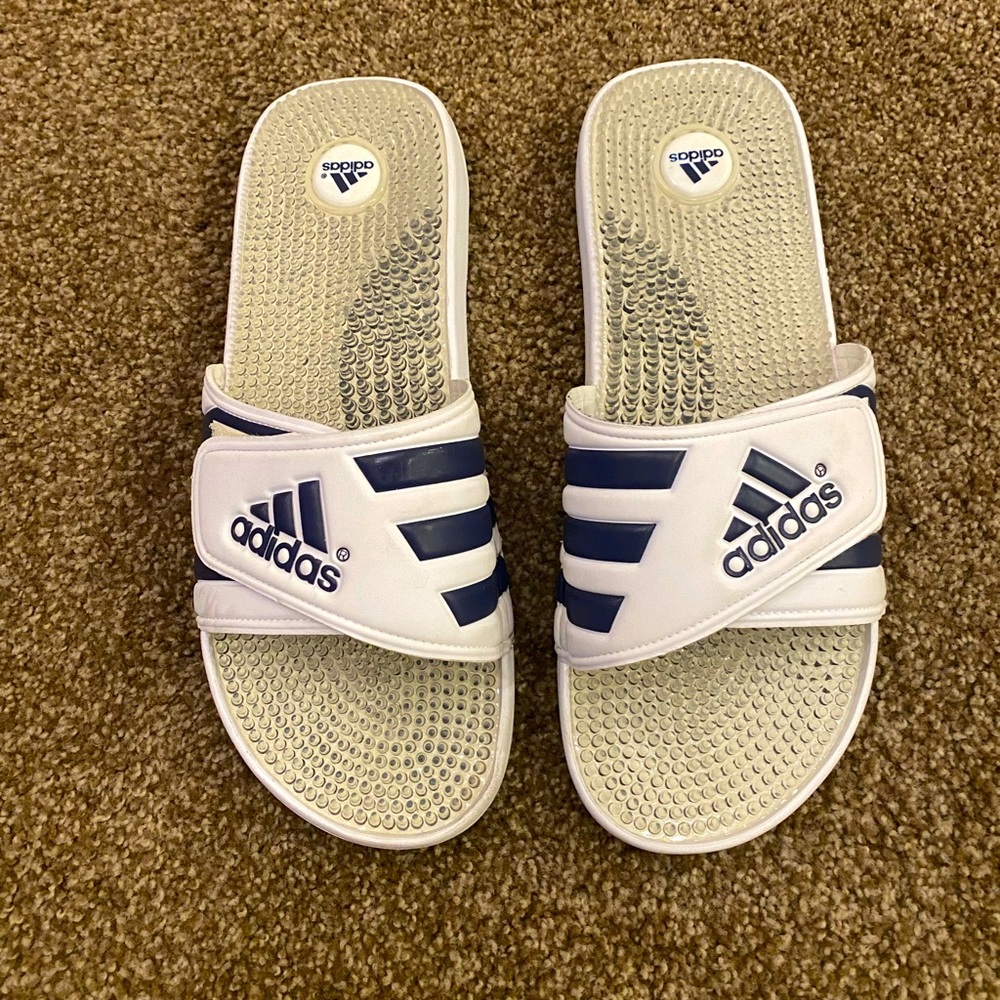 Adidas men’s slippers size 13 in good condition
